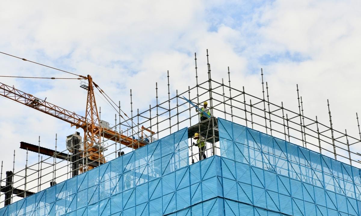 热气蒸腾建设忙