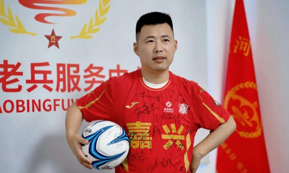 签名球衣和足球，秀洲幸运儿的心愿实现了！