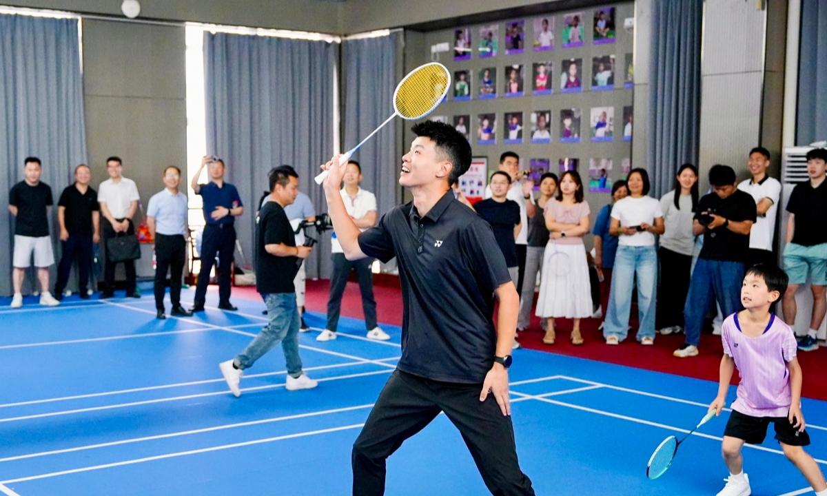 友谊小学校庆，校友王懿律也来了
