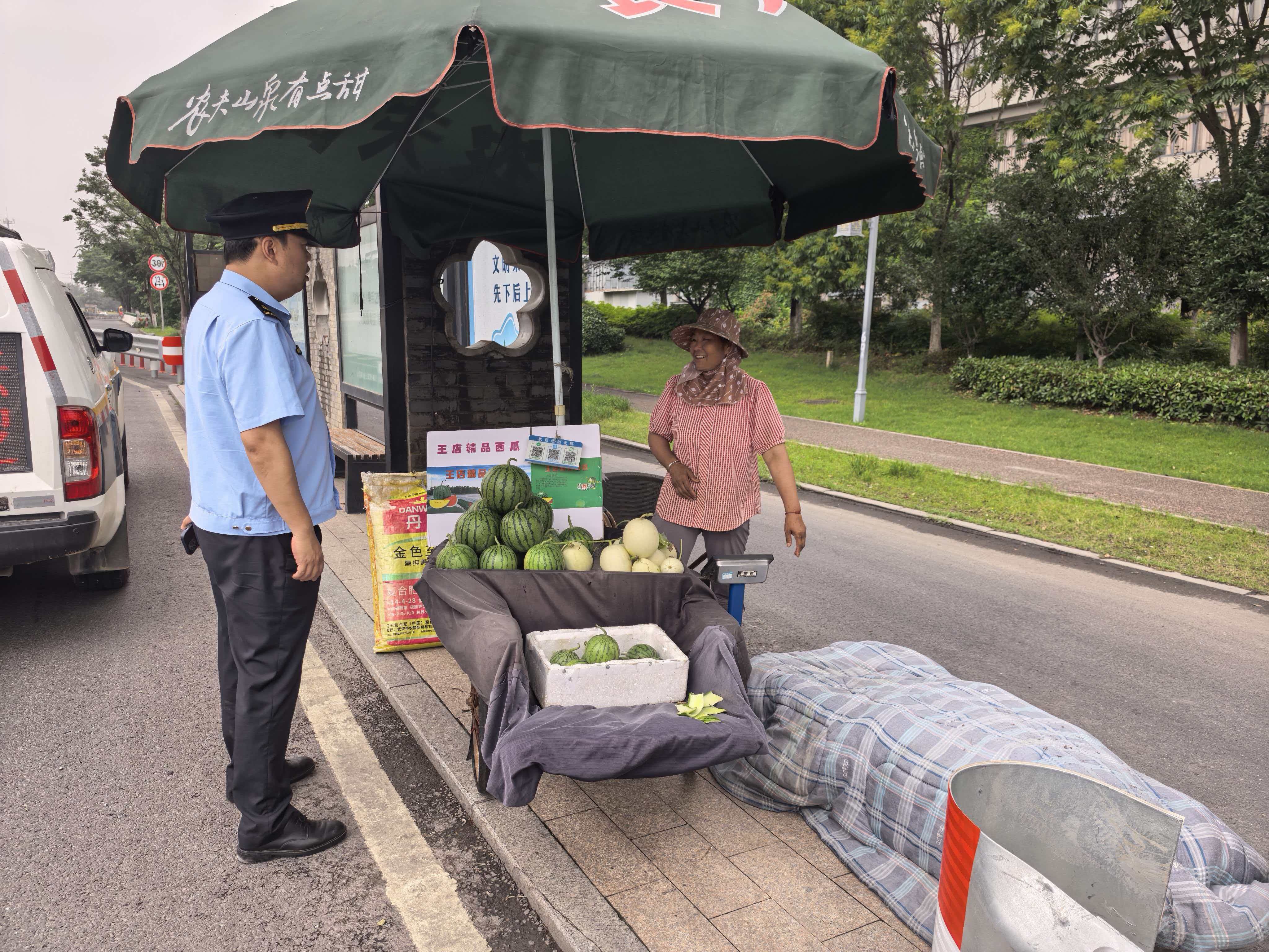 马路市场文明劝导.jpg