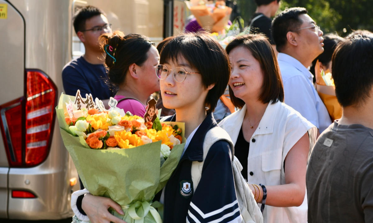 “花”式祝福凯旋少年